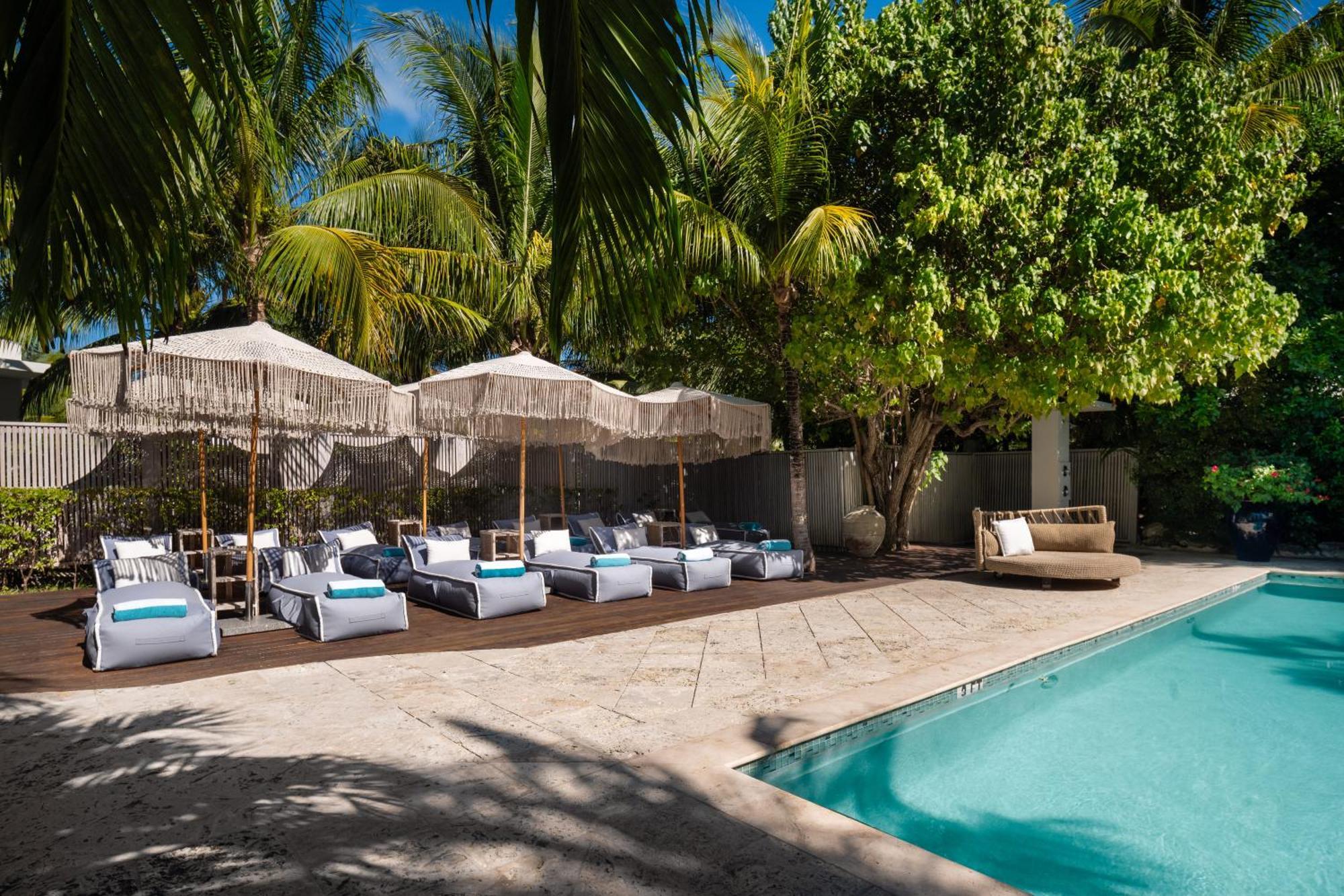 The Oasis At Grace Bay Hotel Exterior photo